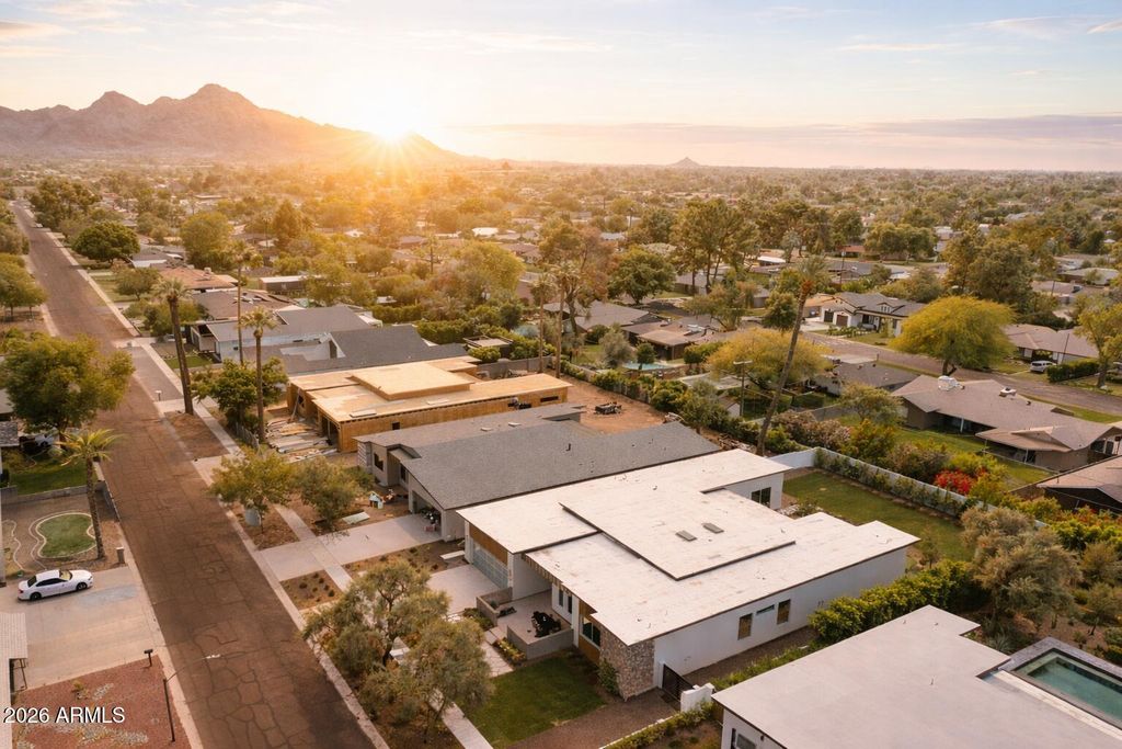 115 E GRISWOLD Road, Phoenix, AZ 85020 — photo 2