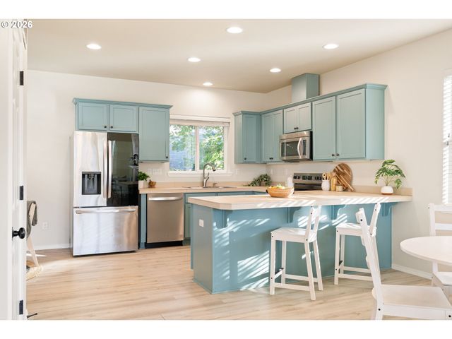 8062 Sw 33RD Pl, Portland, OR 97219