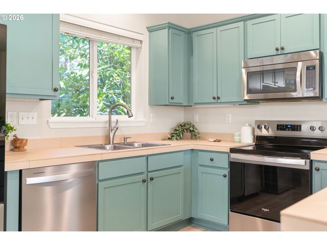 8062 Sw 33RD Pl, Portland, OR 97219