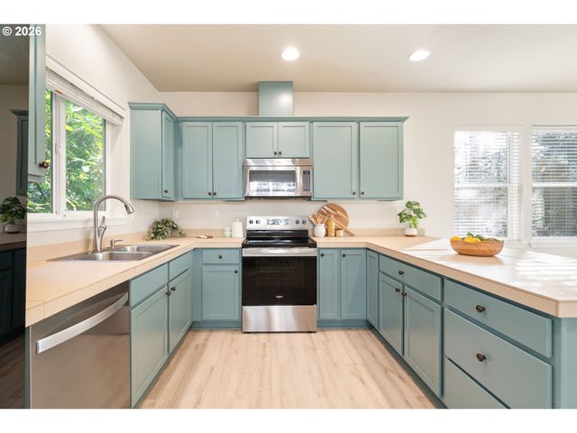 8062 Sw 33RD Pl, Portland, OR 97219