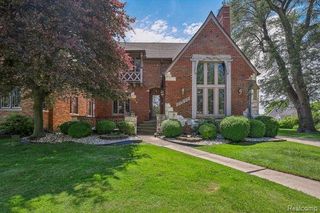 22546 Alexander Street, Saint Clair Shores, MI 48081