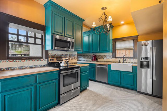 815 Hawthorne St, Houston, TX 77006