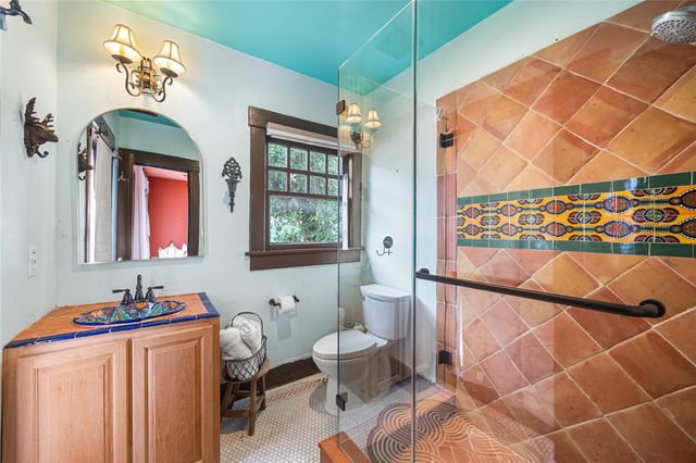 815 Hawthorne St, Houston, TX 77006