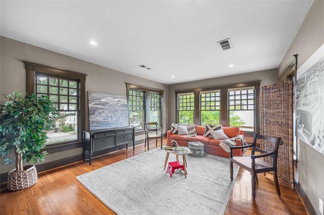 815 Hawthorne St, Houston, TX 77006