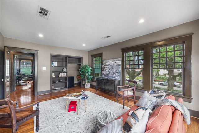 815 Hawthorne St, Houston, TX 77006