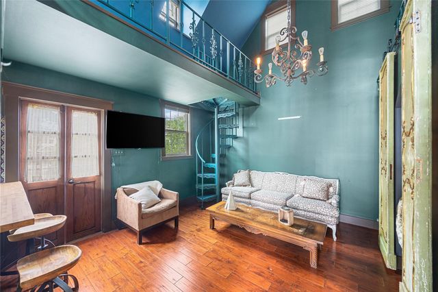 815 Hawthorne St, Houston, TX 77006