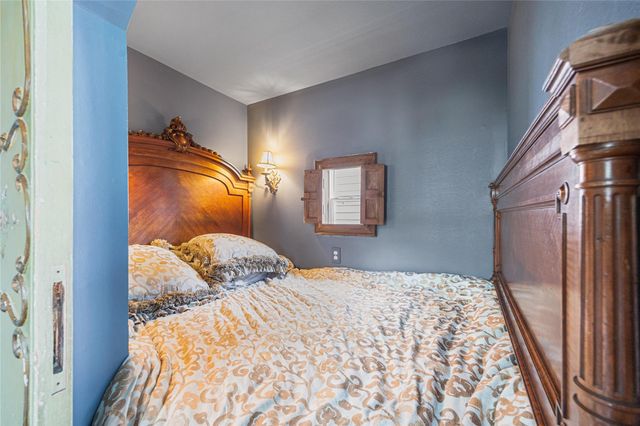 815 Hawthorne St, Houston, TX 77006
