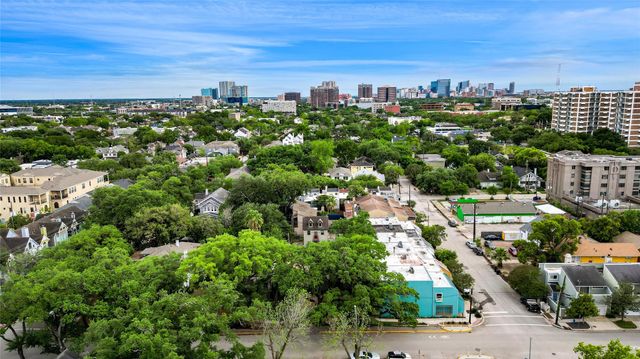 815 Hawthorne St, Houston, TX 77006