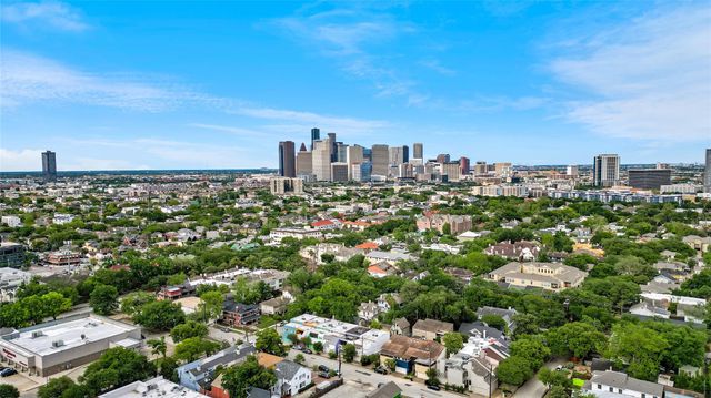 815 Hawthorne St, Houston, TX 77006