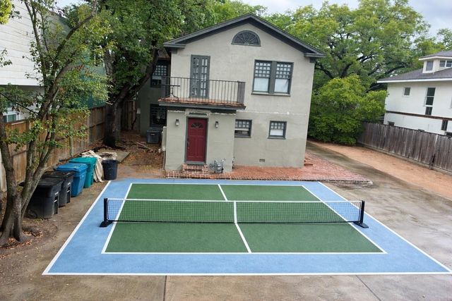815 Hawthorne St, Houston, TX 77006