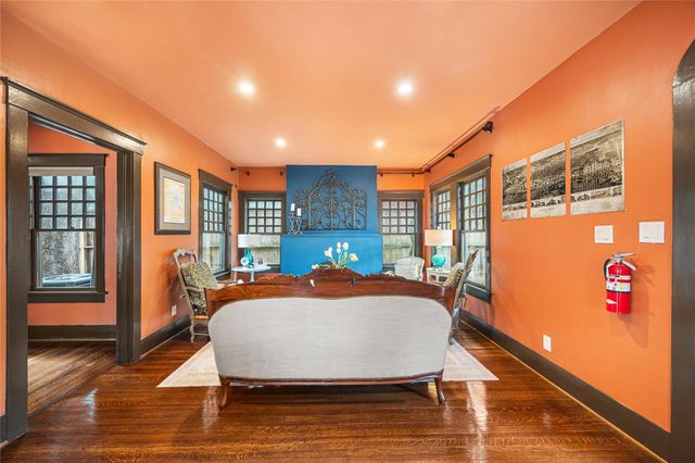 815 Hawthorne St, Houston, TX 77006