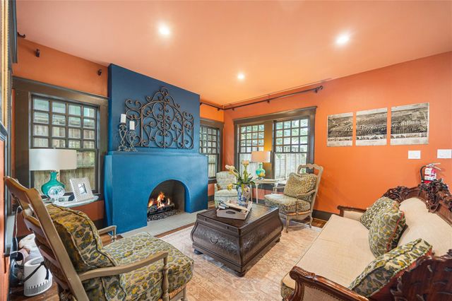 815 Hawthorne St, Houston, TX 77006