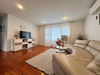 133 Railroad Avenue 2Fl, Syosset, NY 11791