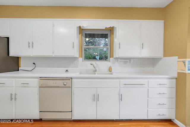 1614 SUNSET LAKE ROAD, Jefferson City, MO 65109