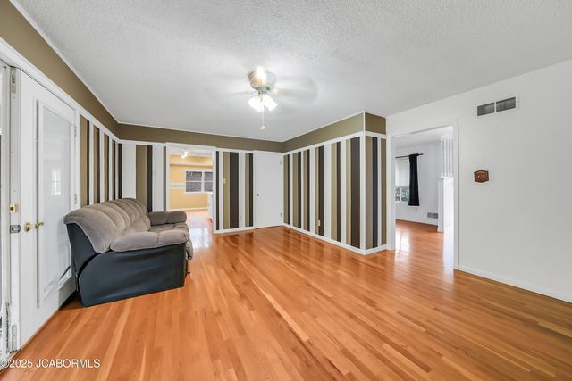 1614 SUNSET LAKE ROAD, Jefferson City, MO 65109