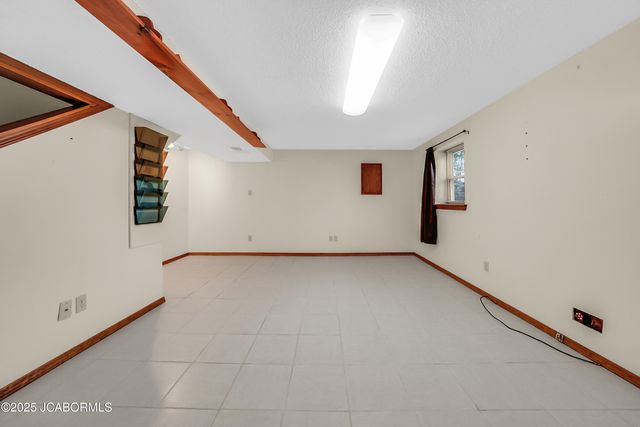 1614 SUNSET LAKE ROAD, Jefferson City, MO 65109