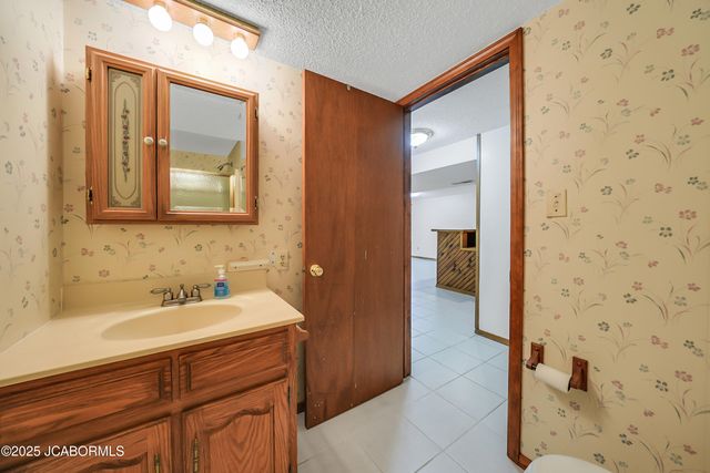 1614 SUNSET LAKE ROAD, Jefferson City, MO 65109