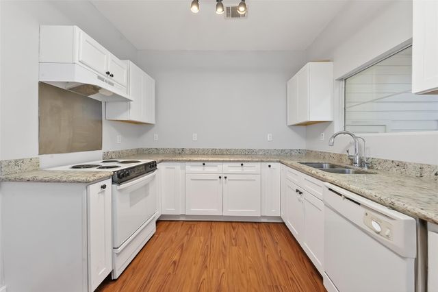 416 S Hardie Street, Alvin, TX 77511
