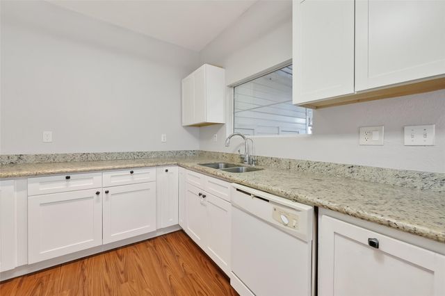416 S Hardie Street, Alvin, TX 77511