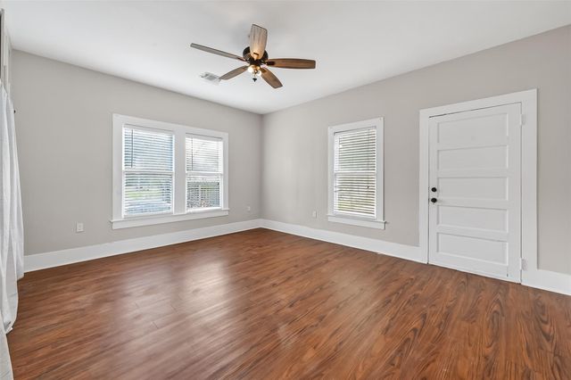 416 S Hardie Street, Alvin, TX 77511