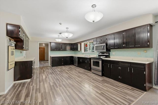 1661 Madeline Drive, Lapeer, MI 48446