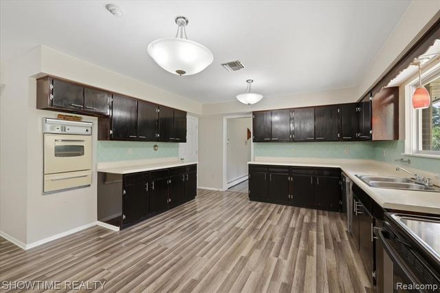 1661 Madeline Drive, Lapeer, MI 48446