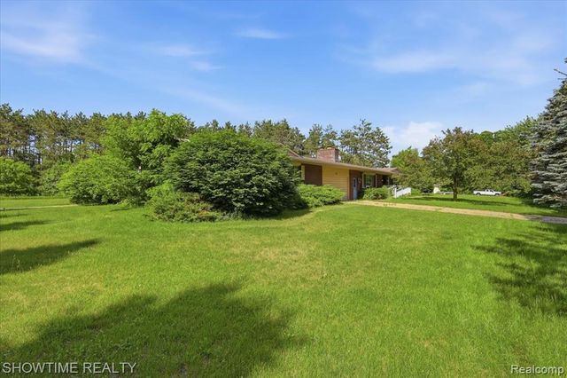 1661 Madeline Drive, Lapeer, MI 48446