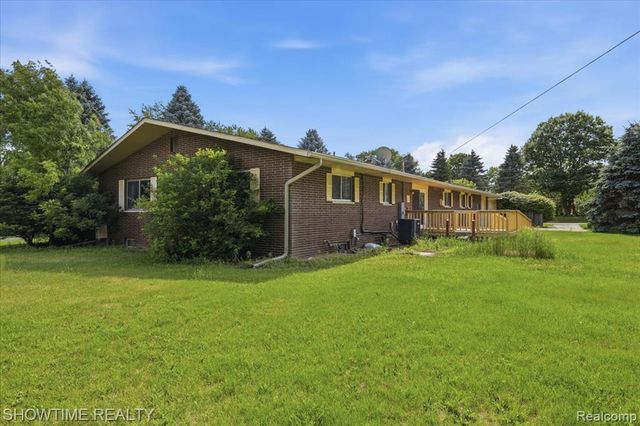1661 Madeline Drive, Lapeer, MI 48446