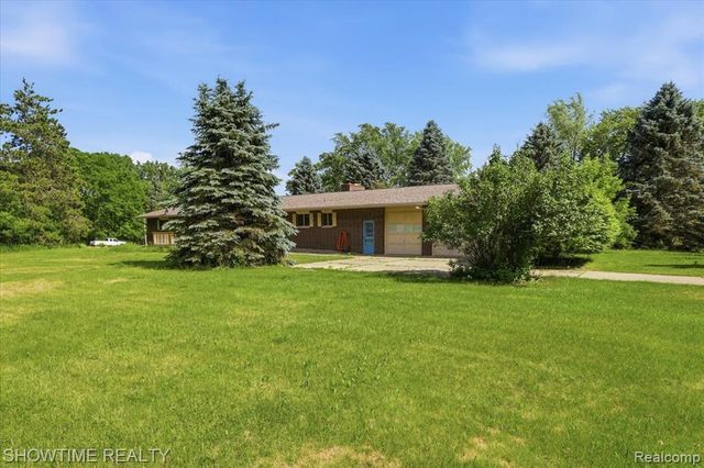 1661 Madeline Drive, Lapeer, MI 48446