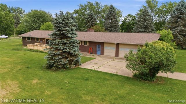 1661 Madeline Drive, Lapeer, MI 48446