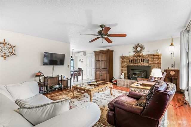835 Livingston Bay Shore Drive, Camano Island, WA 98282