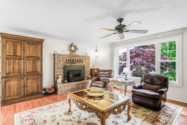 835 Livingston Bay Shore Drive, Camano Island, WA 98282