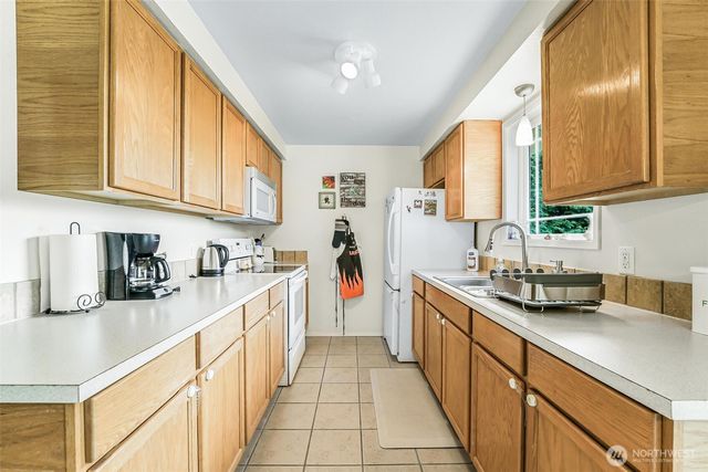 835 Livingston Bay Shore Drive, Camano Island, WA 98282