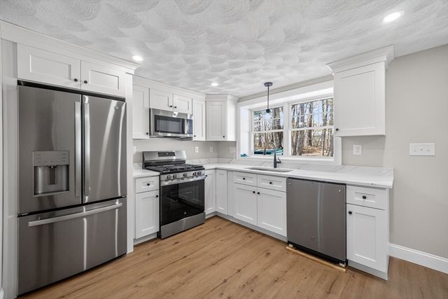 13 Radcliffe Rd B, Billerica, MA 01821