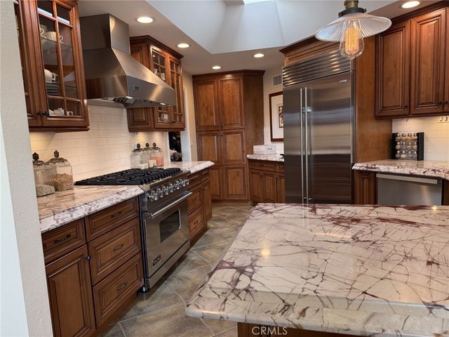 5255 Zelzah Avenue 302, Encino, CA 91316