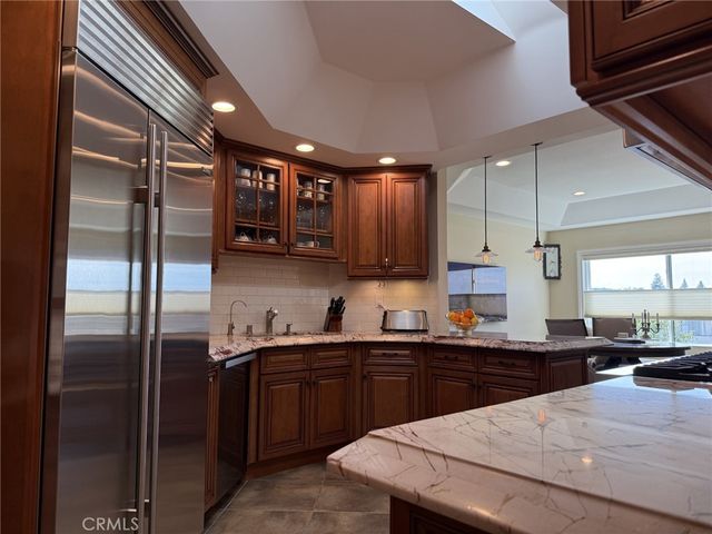 5255 Zelzah Avenue 302, Encino, CA 91316