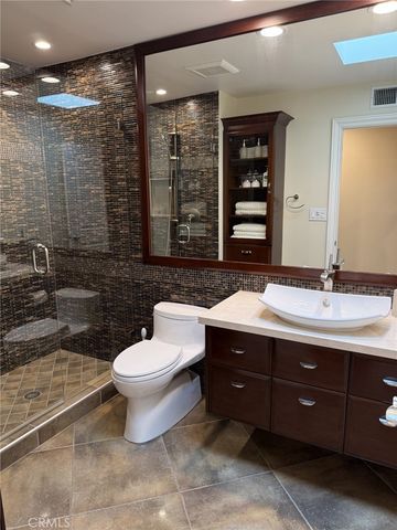 5255 Zelzah Avenue 302, Encino, CA 91316