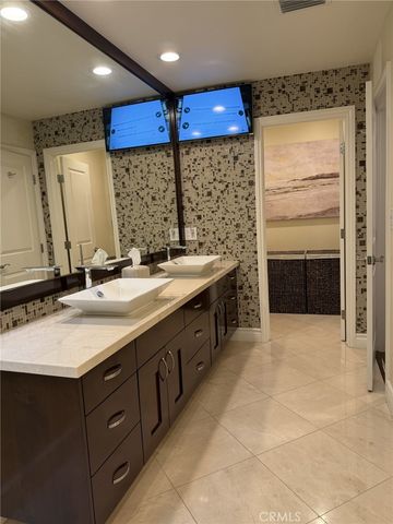 5255 Zelzah Avenue 302, Encino, CA 91316