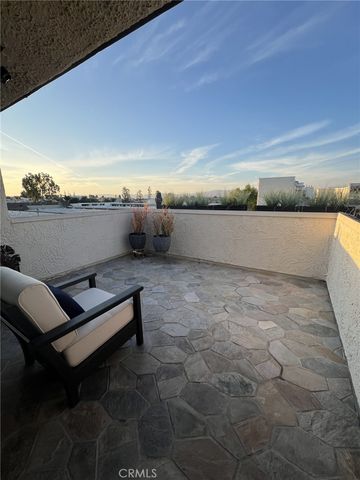 5255 Zelzah Avenue 302, Encino, CA 91316