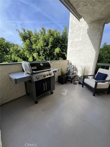 5255 Zelzah Avenue 302, Encino, CA 91316