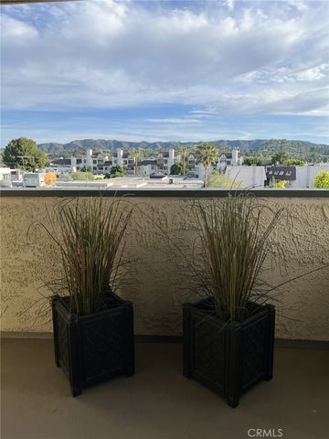 5255 Zelzah Avenue 302, Encino, CA 91316