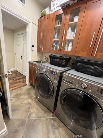 5255 Zelzah Avenue 302, Encino, CA 91316