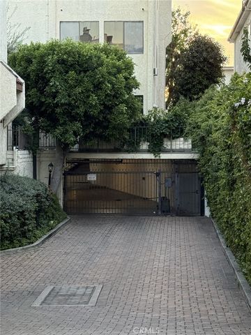 5255 Zelzah Avenue 302, Encino, CA 91316