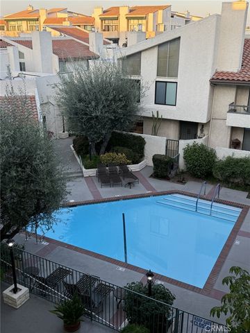 5255 Zelzah Avenue 302, Encino, CA 91316