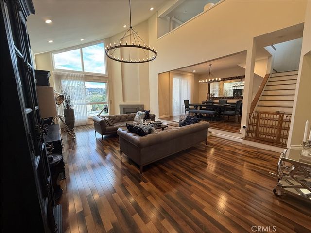 5255 Zelzah Avenue 302, Encino, CA 91316