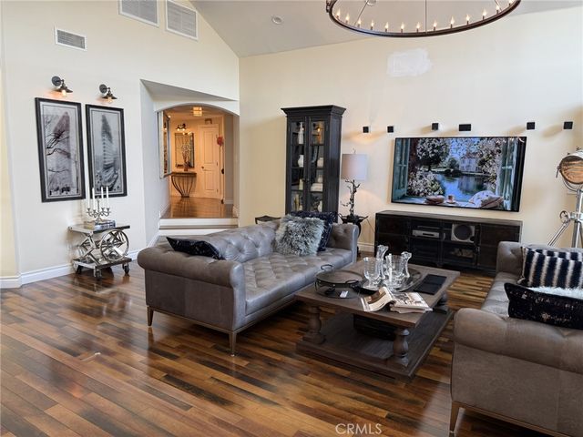 5255 Zelzah Avenue 302, Encino, CA 91316