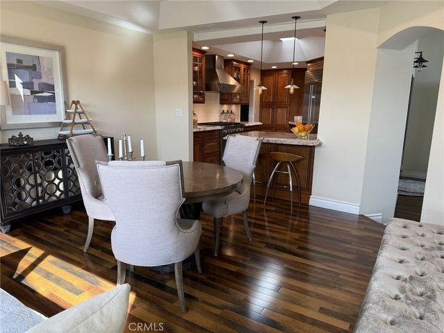 5255 Zelzah Avenue 302, Encino, CA 91316