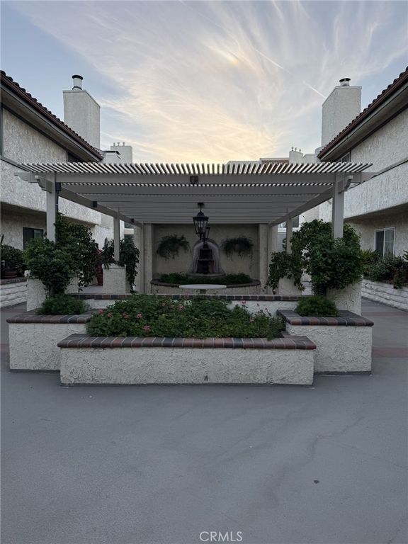 5255 Zelzah Avenue 302, Encino, CA 91316