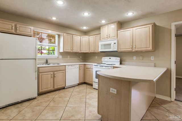 6141 Hamilton Bridge Rd, Milton, FL 32570