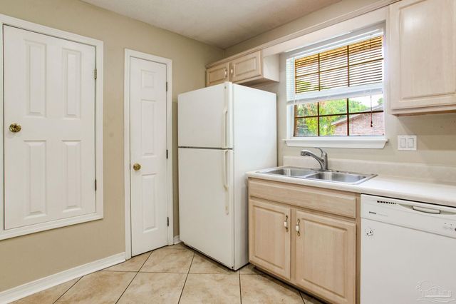 6141 Hamilton Bridge Rd, Milton, FL 32570
